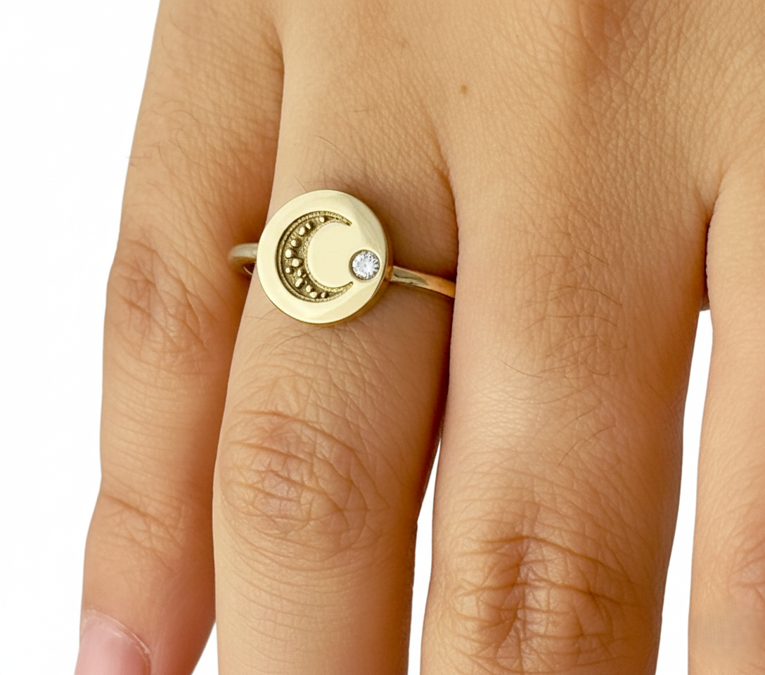 THE CRESCENT MOONLIGHT PROTECTION RING