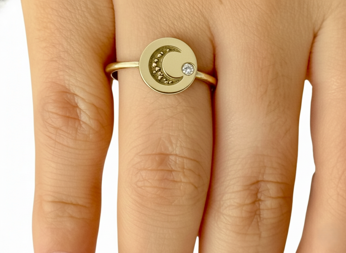 THE CRESCENT MOONLIGHT PROTECTION RING