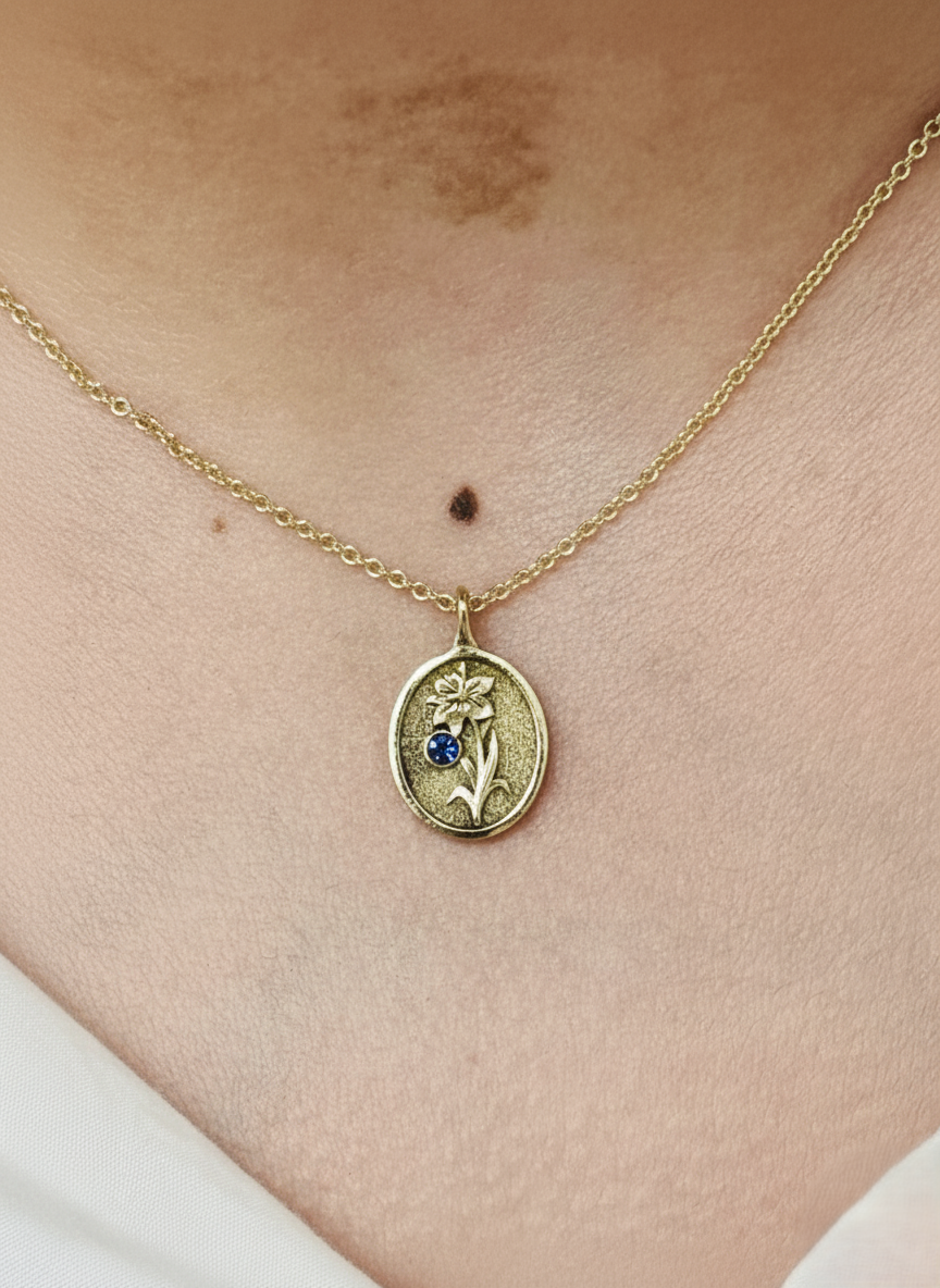 THE DECEMBER BIRTH FLOWER & STONE PENDANT — NARCISSUS AND TANZANITE