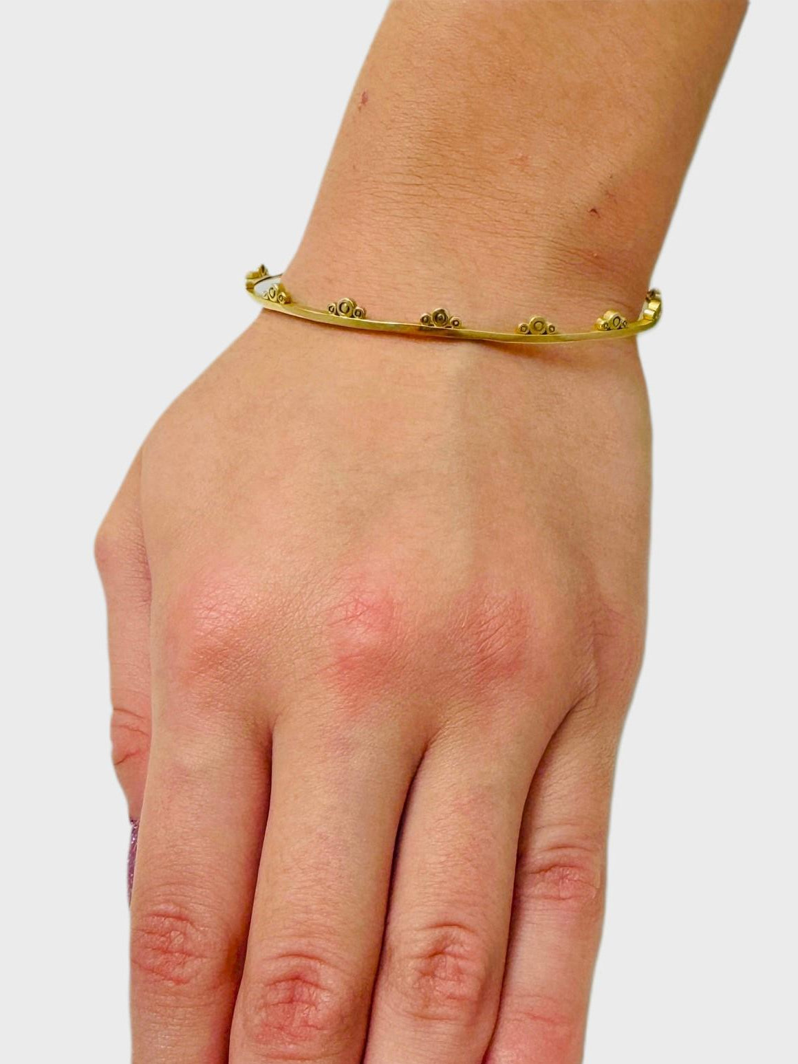 DOT CROWN BANGLE