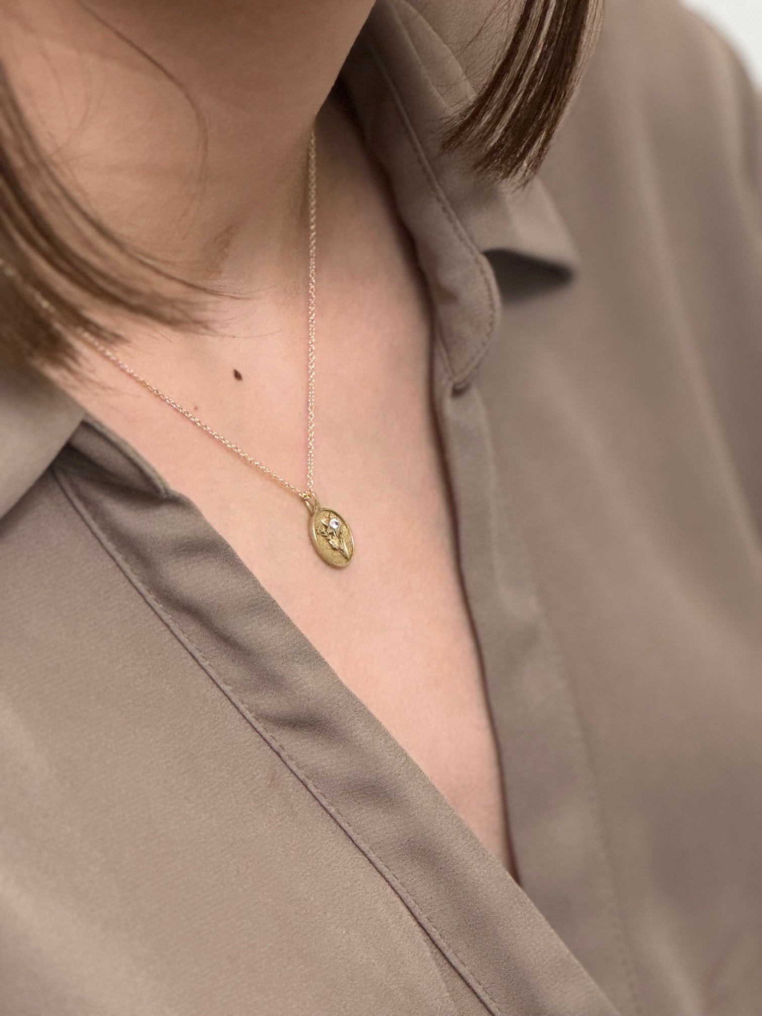 THE MARCH BIRTH FLOWER & STONE PENDANT — DAFFODIL AND AQUAMARINE