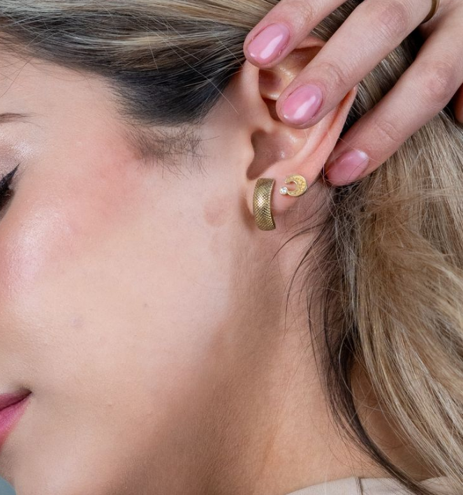 CRESCENT MOONLIGHT PROTECTION STUD EARRINGS