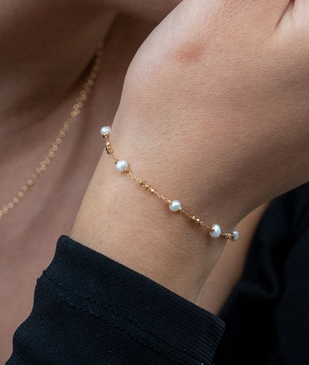 ETHEREAL PEARL BEAD BRACELET