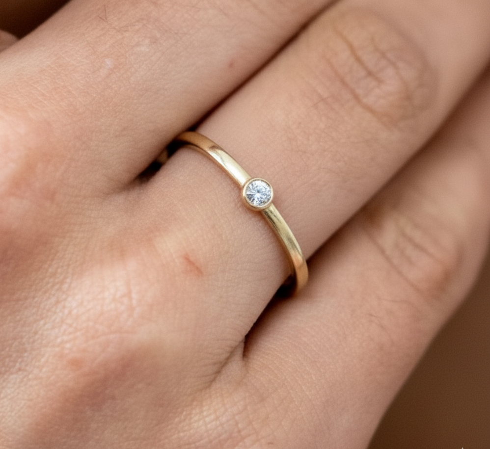 SMALL DIAMOND RING